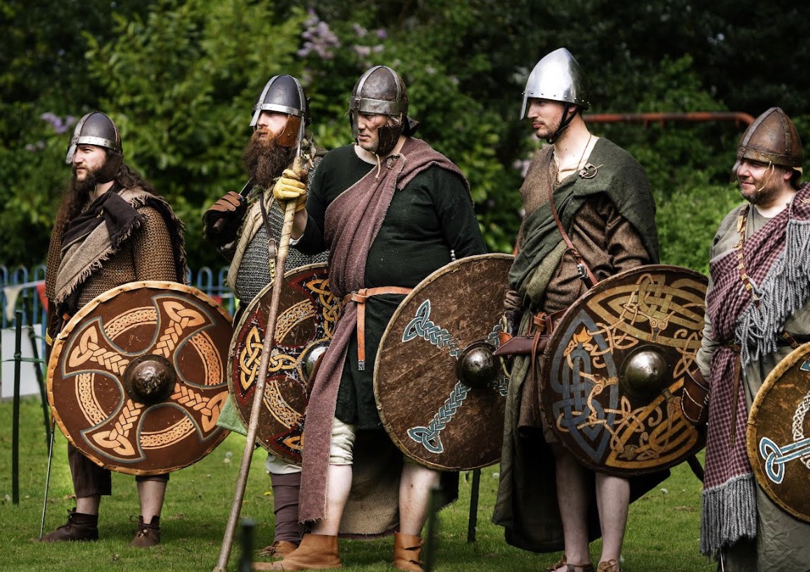 Hundreds Take In Sight And Sound Of Medieval Battle At Bailey Hill In 